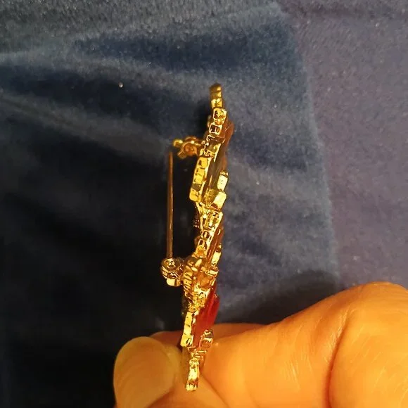 Fall Leaves wreath brooch. (Pre-loved) - Picture 5 of 5